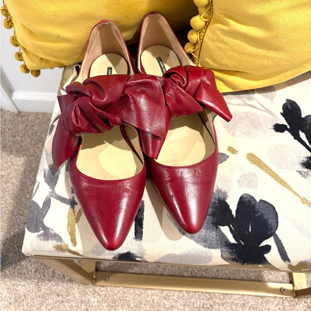 Zara Basic dark red pointed toe flats with bow detail 8/39
